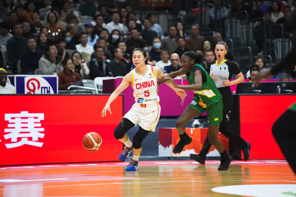 乐鱼app-在场赢14分！中国女篮30岁王牌再立功：联手李月汝韩旭定军心