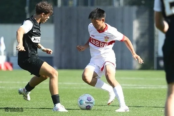 乐鱼app-官方：谢初筠离开斯图加特U19队 他正在参加土伦杯